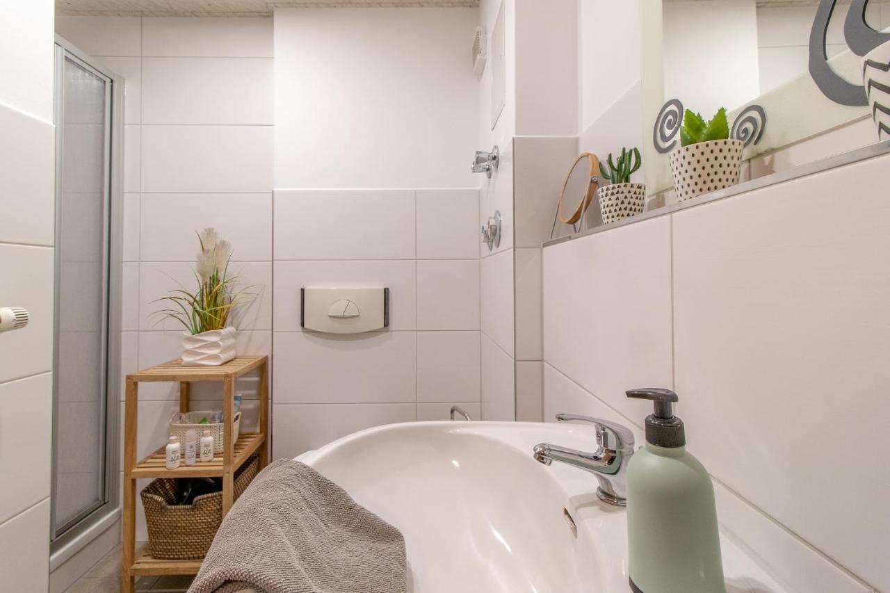 Modernes Apartment Im Gruenen I Balkon I Wlan I Stellplatz Schwarzenberg  Luaran gambar